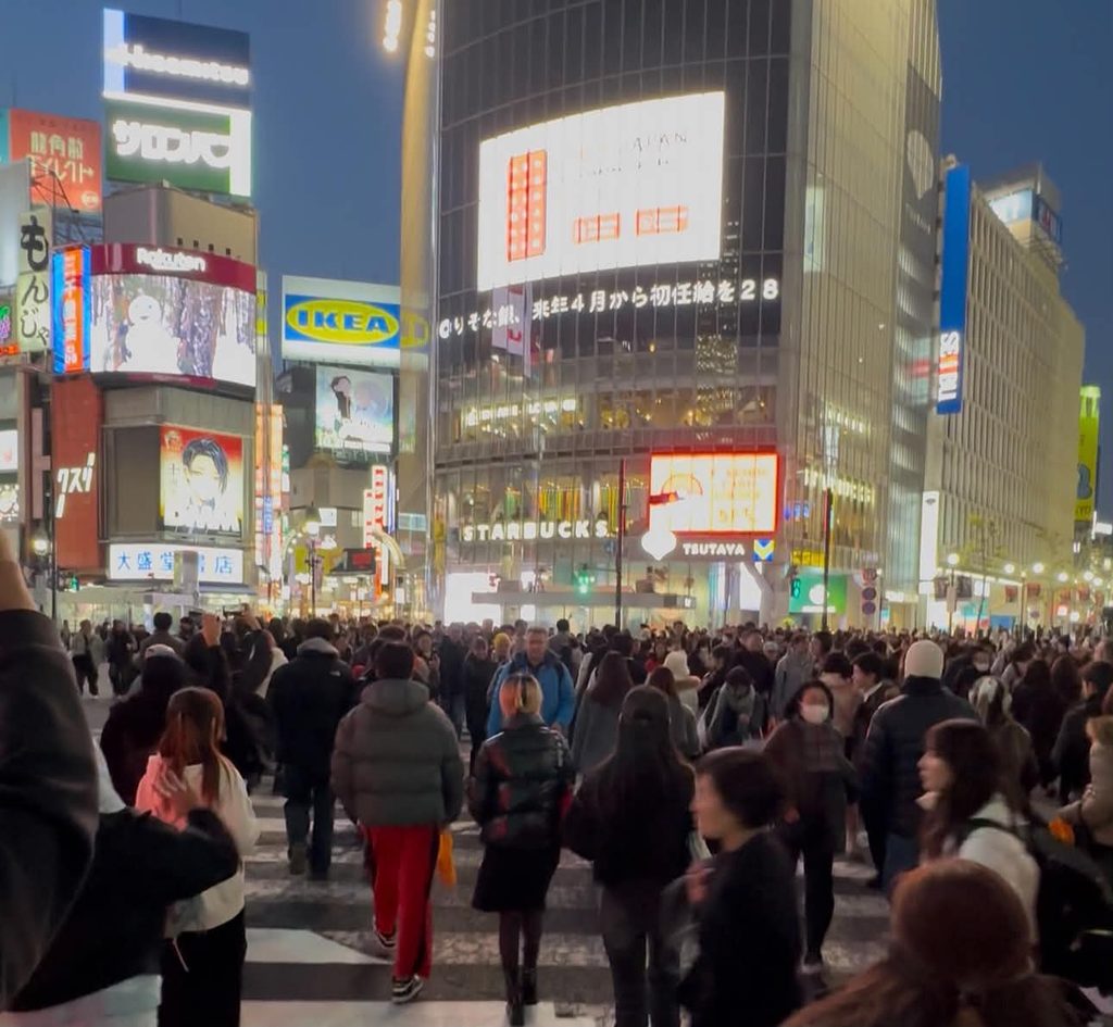 Tokyo travel tips for visiting the famous Shibuya Crossing at night